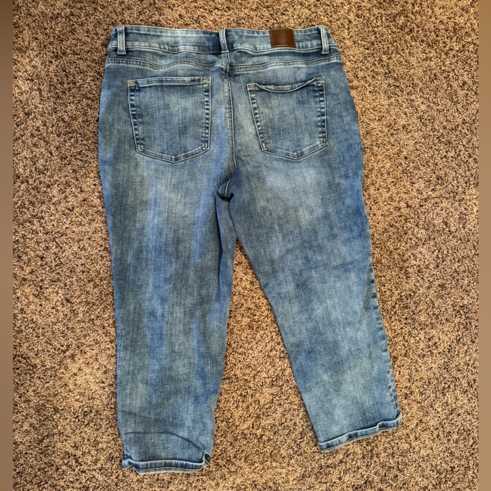 Maurices Women’s Relaxed Fit Denim Capri Jeans - Picture 2 of 4